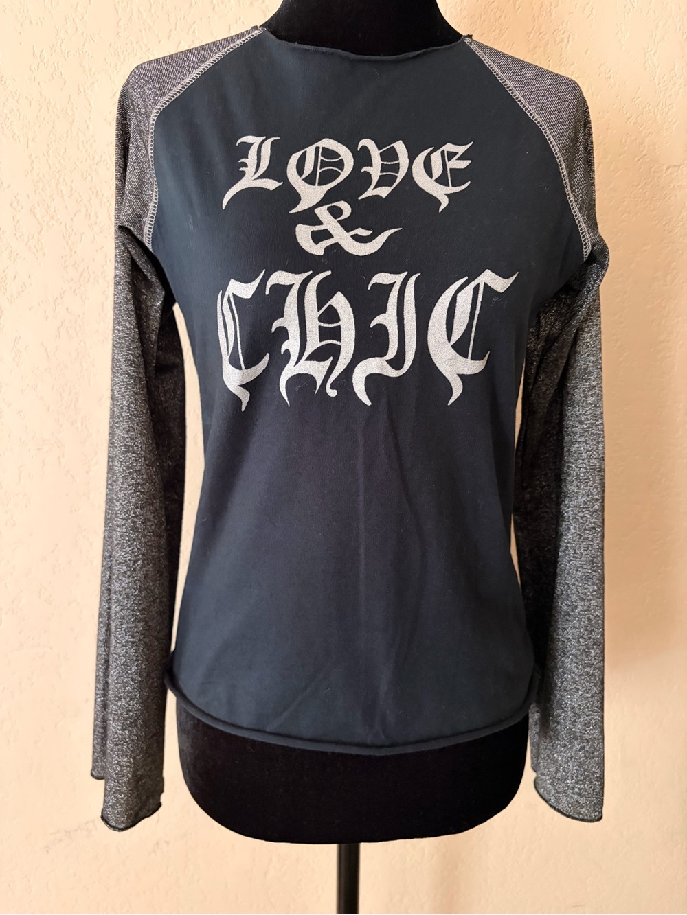 Staccato Gothic Love & Chic Gray Black Raglan Graphic Long Sleeve Top M